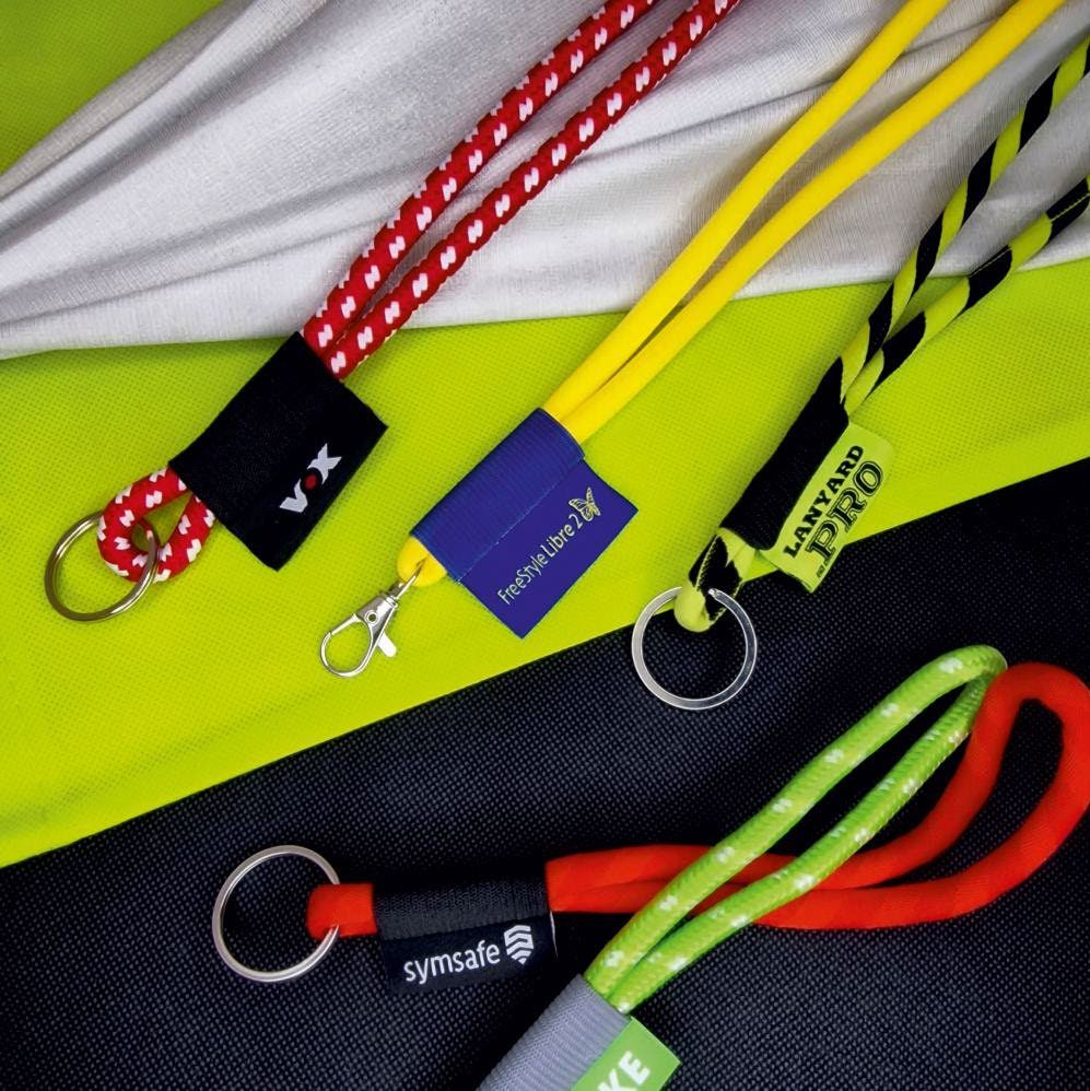 Lanyard con etiqueta zebra, cuerda o soft — lanyard personalizado ecopubli · ref. 3.28 · —
