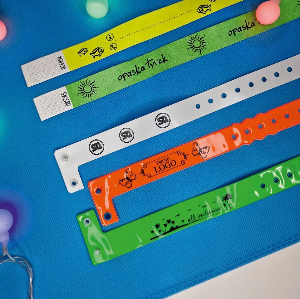 Pulsera Tyvek y de vinilo — lanyard personalizado ecopubli · ref. 1.26 / 1.27 · 19 · 25 mm
