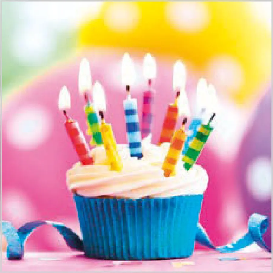 Cupcake de Cumpleaños con Velas · SL_OG_063501